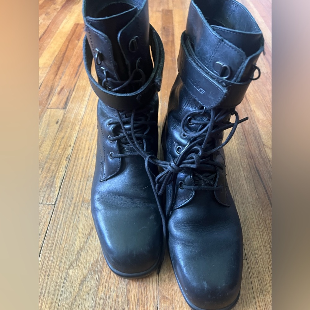 Cruiserworks Women's black leather motorcycle boots, size 11.